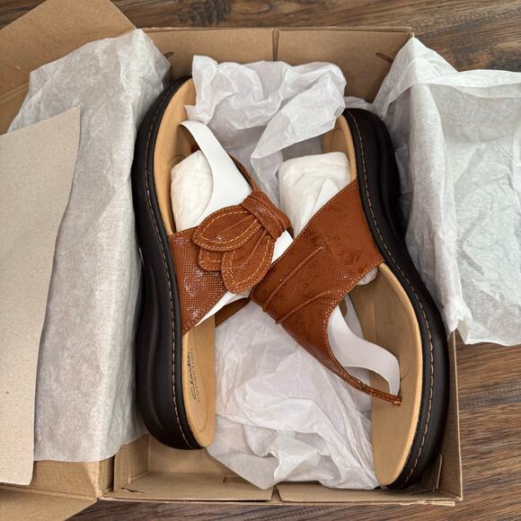 Clarks Laurieann Rae size US 12 W brown thong sandals NEW adjustable strap - Picture 3 of 13